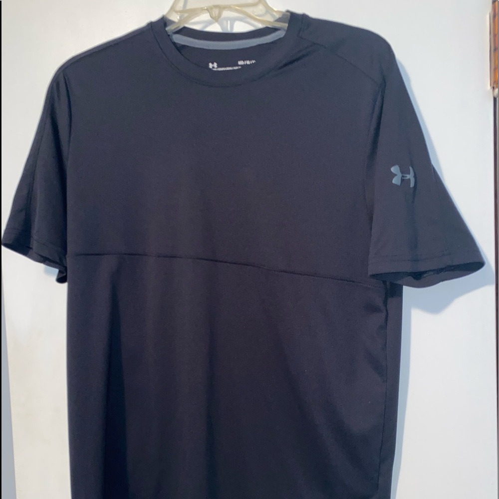 EUC black under Armour men’s heatgear short sleeve t-shirt M